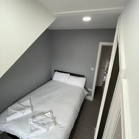 Luton Short Term Lets - Cardiff Road Apartment Exterior photo