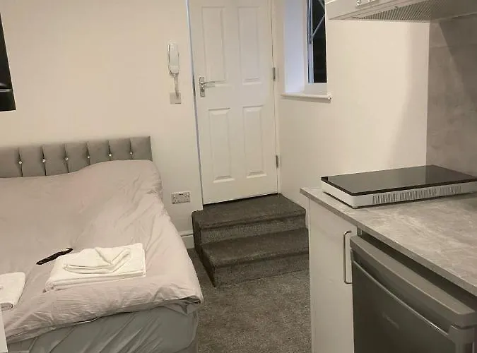 Luton Short Term Lets - Cardiff Road