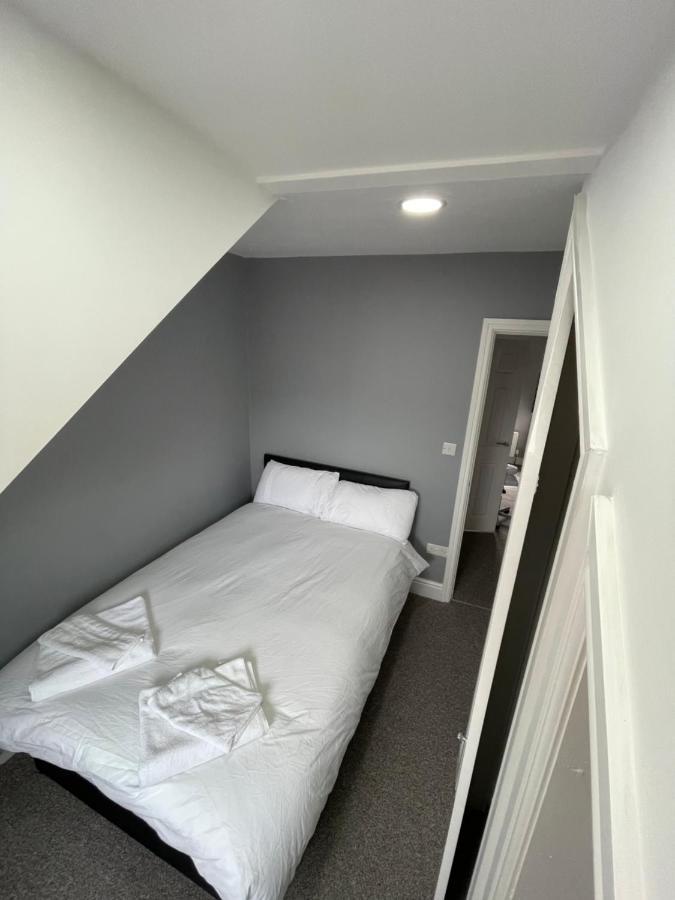 Short Term Lets - Cardiff Road Лутон